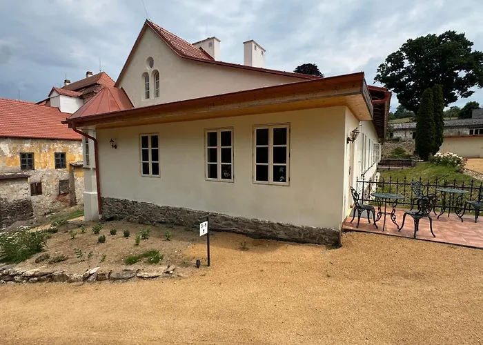 Zamek Bystrice Nad Uhlavou كلاتوفي